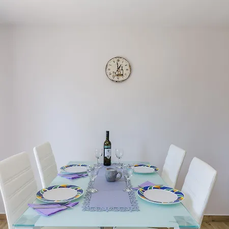 Helles Nur 240 Meter Zum Mit Meerblick, Grill, Privatparkplatz Dramalj